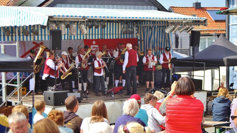 Wie schön war das St. Andreasberger Stadtfest in diesem Jahr? Schmissige Klänge vom Waldarbeiter Instrumental Musikverein.