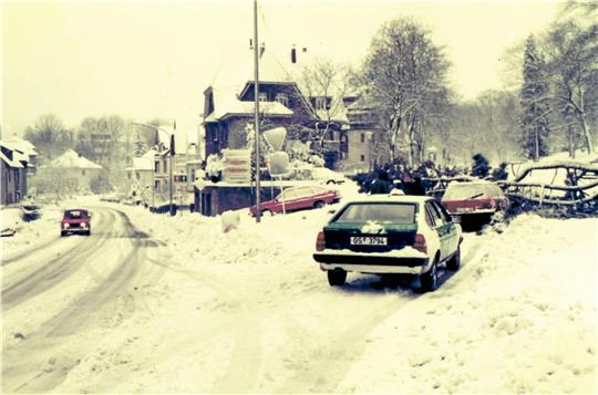 Schnee Anfang April in der Von-Garßen-Straße in Goslar.  Foto: Feyerabend