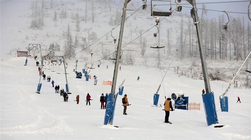 Zahlreiche Wintersportler am Wochenende im Harz unterwegs Schnee gab es in diesem Winter im Harz erstmals Ende November, Lifte liefen aber meist noch nicht.