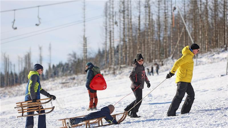 Schnee und Sonnenschein haben am Wochenende viele Besucher in den Harz gelockt. 