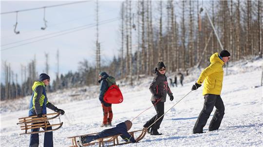Schnee und Sonnenschein haben am Wochenende viele Besucher in den Harz gelockt. 