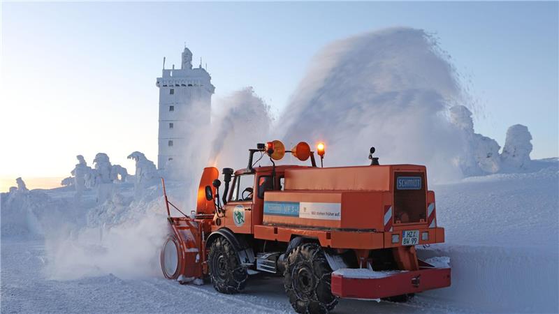 Schneefräse im Einsatz: Zweistellige Minusgrade auf dem Brocken