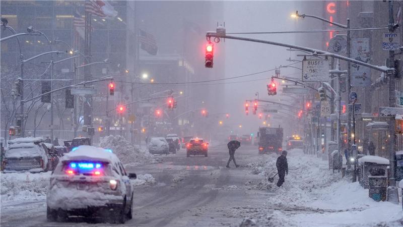 Schneemassen legten am Montag weite Teile New Yorks und der US-Ostküste lahm.