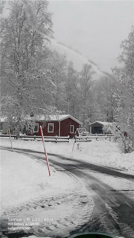 Schneeromantik zur Weihnachtszeit im Norden Schwedens. Foto: Margitta Klein