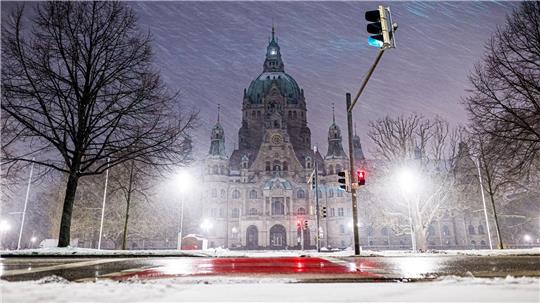 Schneeverwehungen führen zu Problem bei Bussen.