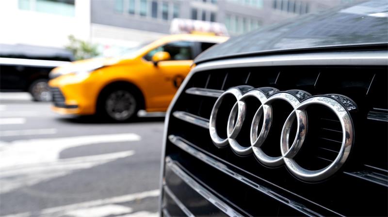Schneider wirft Audi Wette auf „totes Pferd“ vor.