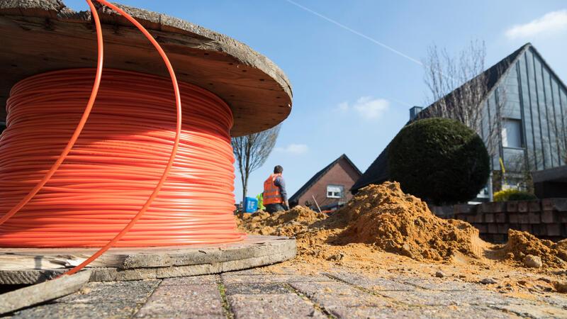 Schneller als gedacht kommt Glasfaser nach Schladen. Wahrscheinlich bereits im kommenden Jahr, statt wie geplant erst 2026, könnte es soweit sein.