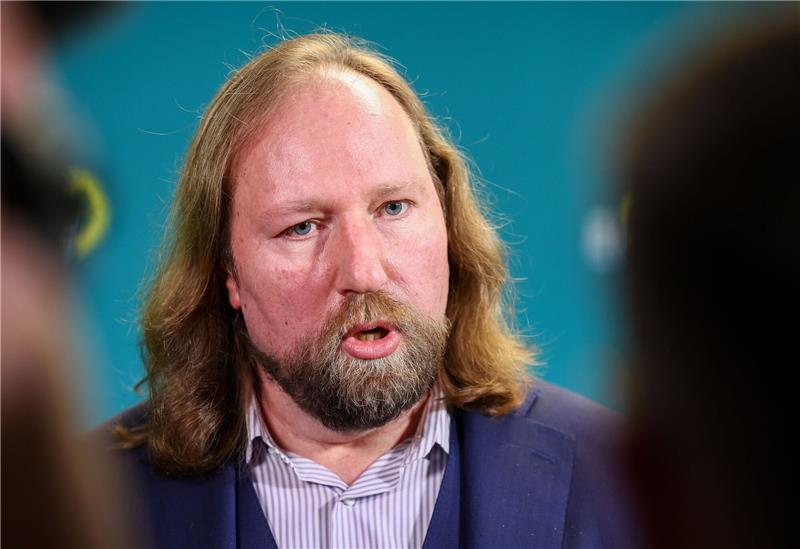 Taurus und westliche Truppen: Kritik an Scholz und Macron Scholz und Macron handelten unverantwortlich, kritisiert Anton Hofreiter (Grüne).