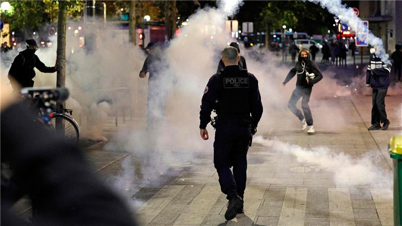Proteste gegen Sparpläne in Frankreich Schon am Morgen gab es bei dem Protesttag einige Festnahmen.