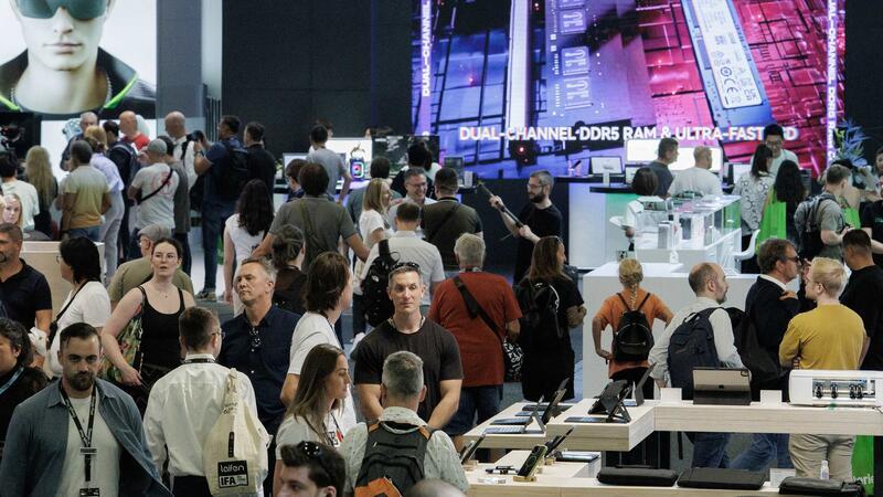Schon am ersten Tag strömten viele Besucher zur Messe.
