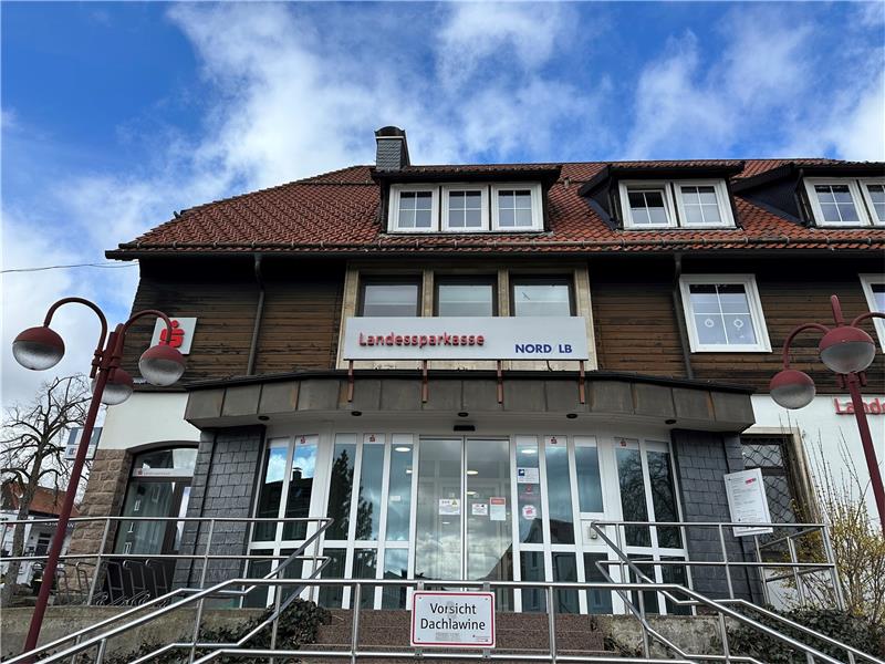 Schon derzeit ist die Geschäftsstelle in Braunlage nur donnerstags von 9 bis 12 Uhr und von 14.30 bis 18 Uhr geöffnet. Wegen der Umwandlung in eine Beratungsfiliale wird niemand entlassen, versichert die Sparkasse.  Foto: Eggers