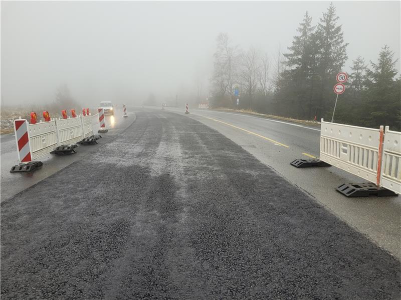 Schon im Frühjahr steht die nächste Baustelle an – dann wird zwischen Torfhaus und Marienteichbaude die ganz rechte Fahrbahn Richtung Bad Harzburg erneuert. Foto: Exner