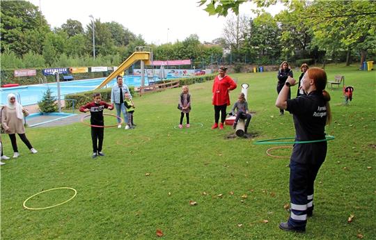 Schon im Sommer 2021 wird im Freibad Oker ein Fest gefeiert – damals sorgt der Hula-Hoop-Wettbewerb für Spaß. In diesem Jahr ist das Kunstkarussell dabei. Foto: GZ-Archiv