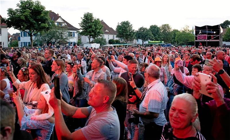 Schon im vergangenen Jahr strömen die Zuschauerinnen und Zuschauer auf die Bleichestelle, um bei der Schlagerparty ausgelassen zu feiern. Foto: GZ-Archiv