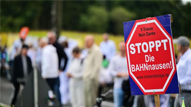 Bürgerinitiativen mit „Whyte Dynner“ gegen Schnellstrecke Schon in den 90er-Jahren plante die Deutsche Bahn eine neue Verbindung Hamburg–Hannover unter Einbeziehung von Bremen mit Namen „Y-Trasse“, sie scheiterte an Protesten.
