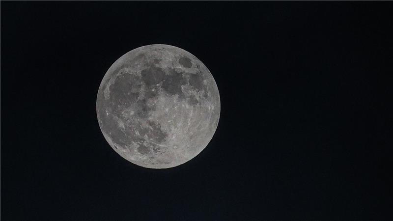 Freitag, der Dreizehnte: 13 erfreuliche Ereignisse Schon lange haben Wissenschaftler Wasser auf dem Mond vermutet. (Archivbild)