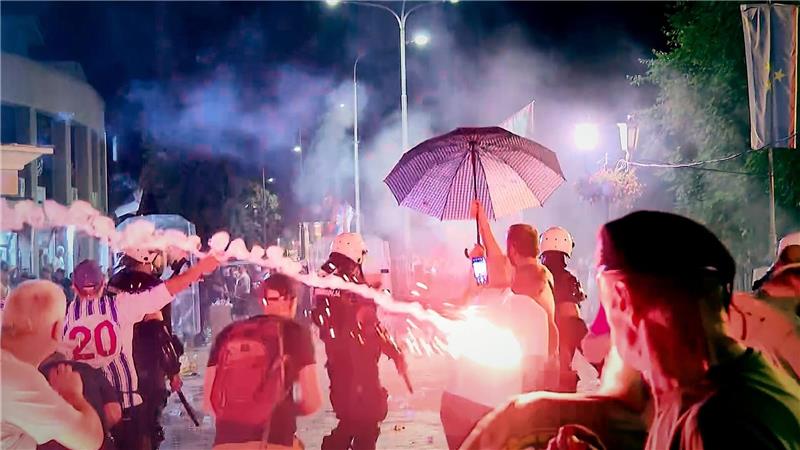Gewalt bei Protesten gegen Regierung in Serbien Schon seit Monaten gibt es massive Proteste gegen die Regierung in Serbien.