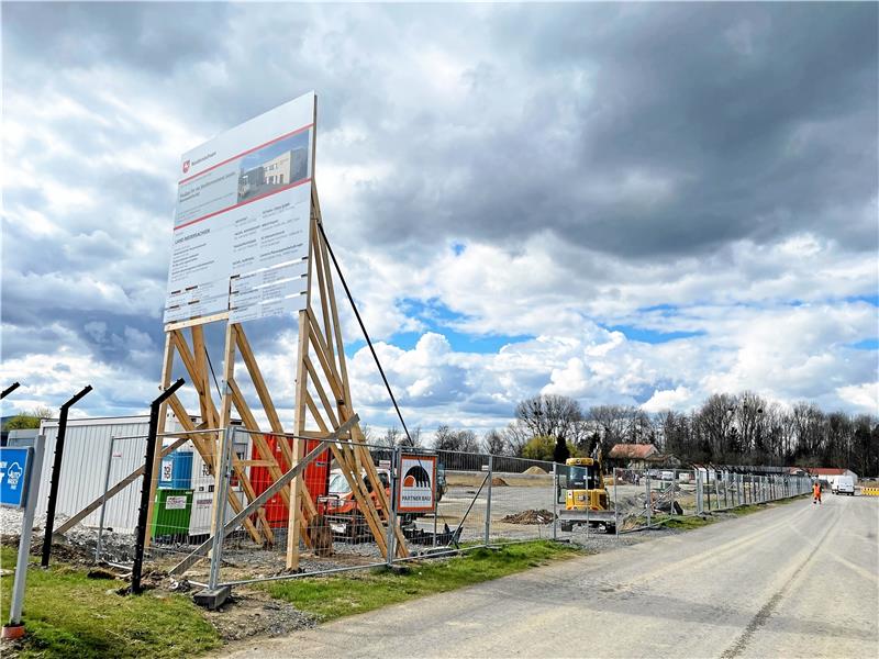Für 17 Millionen Euro: Goslar bekommt neue Straßenmeisterei Schon seit Oktober am Start: Das in Clausthal-Zellerfeld beheimatete Staatliche Baumanagement Südniedersachsen führt Regie beim Neubau der Goslarer Straßenmeisterei in Goslar an der Käthe-Kruse-Straße im Gewerbegebiet Baßgeige-West. Bis Spätsommer 2024 soll alles fertig sein. Foto: Heine