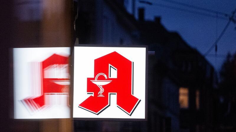 Was bringen flexiblere Vorgaben für die Apotheken? Schon seit längerem schrumpft die Zahl der Apotheken in Deutschland - was bringen neue Regeln?