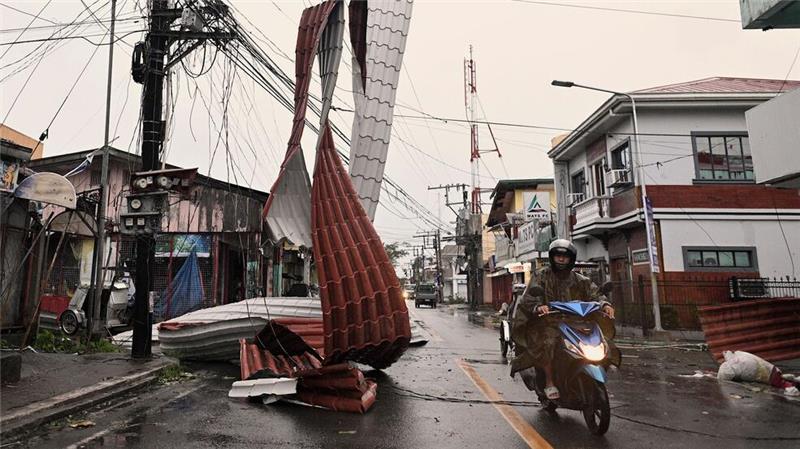 Taifun wütet auf Philippinen - Acht Tote Schon wieder hat ein heftiger Sturm auf den Philippinen für Zerstörung gesorgt.