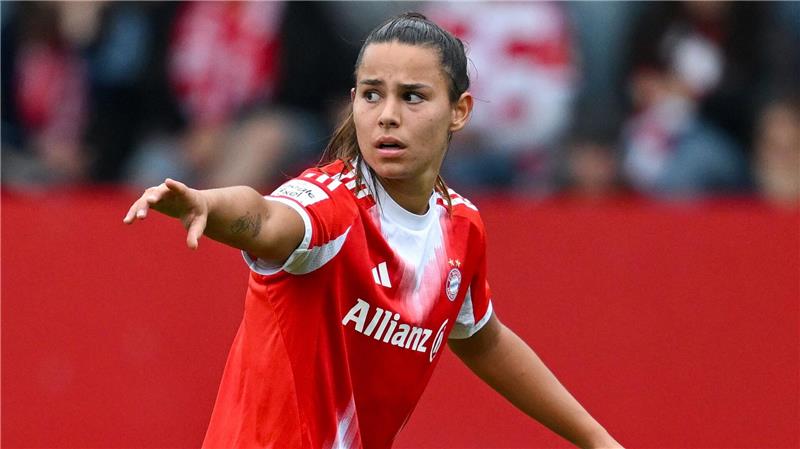 Nationalspielerin Lena Oberdorf wieder am Knie verletzt Schon wieder verletzt: Nationalspielerin Lena Oberdorf. (Archivbild)