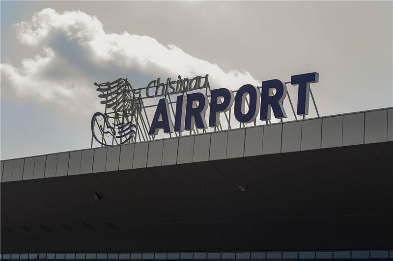 Schüsse auf Flughafen in Moldau – zwei Tote Schriftzug des internationalen Flughafens von Chisinau.