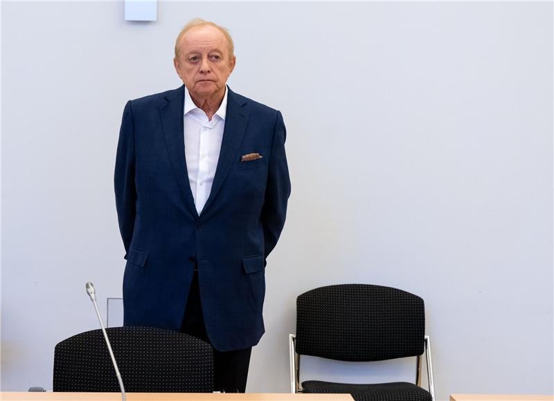 Schuhbeck war im Oktober 2022 vor dem Landgericht München I wegen Steuerhinterziehung in Millionenhöhe zu drei Jahren und zwei Monaten Haft verurteilt worden.