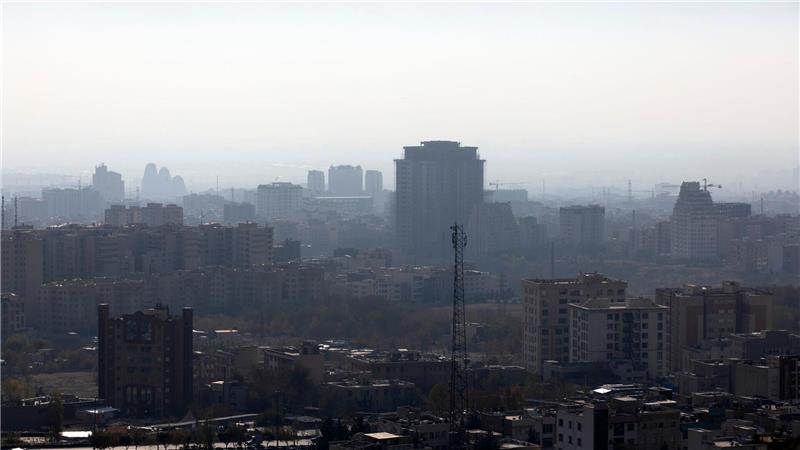 Smog im Iran: Morgens brennen die Augen, abends die Lunge Schuld sind der dichte Verkehr, veraltete Fahrzeuge und Kraftwerke mit hohen Emissionen.