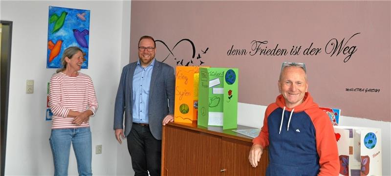 Adolf-Grimme Oker: Probleme einer „glücklichen Schule“ Schule auf Wachstumskurs (v. li.): Direktorin Christine Voss, Oberstufenleiter Julian Märtens und Vize Ulrich Manusch freuen sich über die AGG-Entwicklung. Foto: Heine