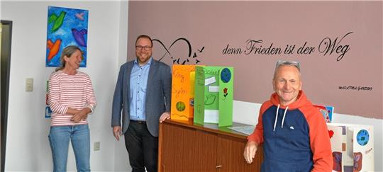 Schule auf Wachstumskurs (v. li.): Direktorin Christine Voss, Oberstufenleiter Julian Märtens und Vize Ulrich Manusch freuen sich über die AGG-Entwicklung. Foto: Heine