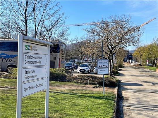 Schulzentrum Goldene Aue Schild