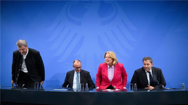 Merz will zu Gipfeltreffen mit Stahlindustrie einladen Schwarz-Rot will mit der Stahlindustrie sprechen.