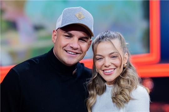 Schweben im Babyglück: Pietro Lombardi und seine Verlobte Laura Maria Rypa.