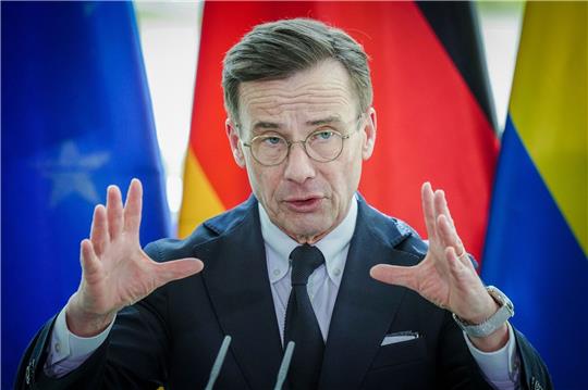 Schwedens Ministerpräsident Ulf Kristersson gibt eine Pressekonferenz.