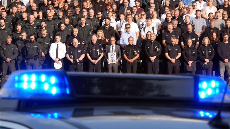 Schweigeminute für den in Völklingen getöteten Polizisten.
