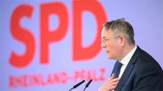 Schweitzer wirbt nach 35 Jahren SPD-Regierung in Rheinland-Pfalz für die erste Koalition mit der CDU im Bundesland. (Archivbild)