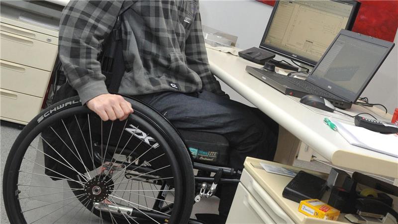 Schwerbehinderte Arbeitnehmer seien im Durchschnitt besser ausgebildet als die Gesamtheit der Arbeitnehmerschaft, sagt ein Experte. (Archivbild). 