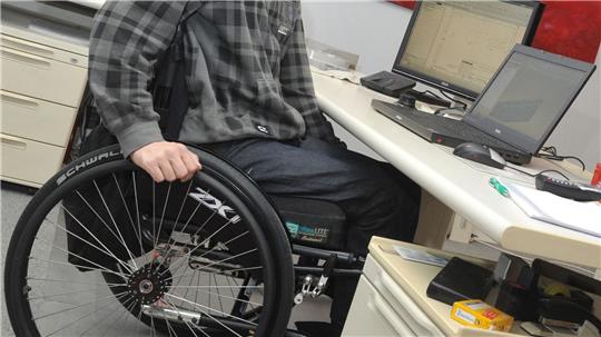 Schwerbehinderte Arbeitnehmer seien im Durchschnitt besser ausgebildet als die Gesamtheit der Arbeitnehmerschaft, sagt ein Experte. (Archivbild). 