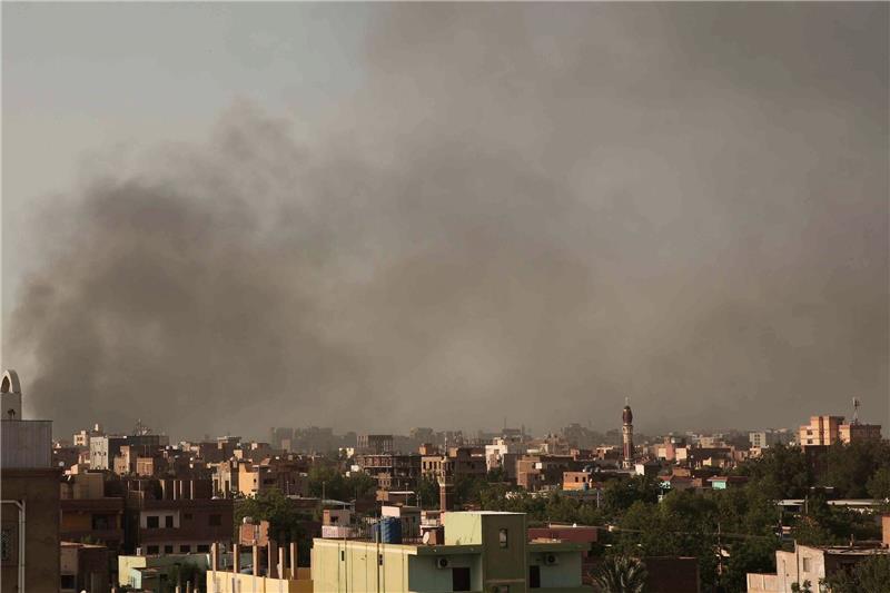 Sudan: Konfliktparteien stimmen siebentägiger Waffenruhe zu Schwere Kämpfe in Khartum: Im Sudan kämpfen das Militär und die paramilitärischen Rapid Support Forces um die Macht.