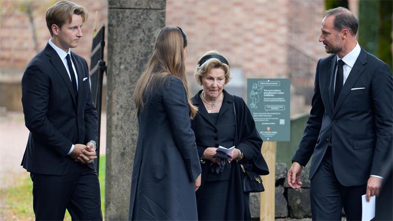 Schwere Tage für die Königsfamilie - allen voran für Königin Sonja (Mitte), die Witwe von König Harald V. 