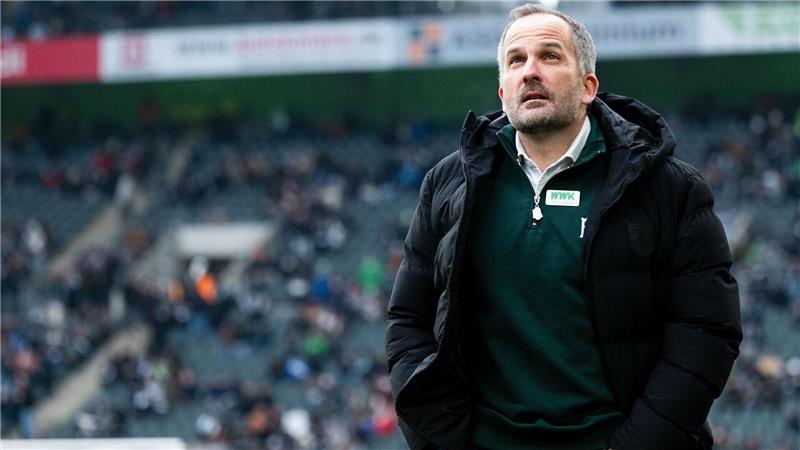 Schwere Zeiten für Augsburgs Trainer Baum.