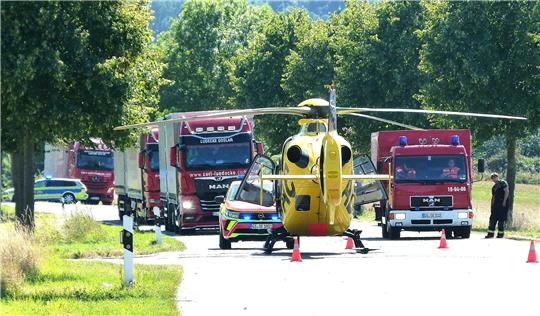 Schwerer Unfall auf der B 248: Die Bundesstraße ist zwischen Seesen und der Schiefen Brücke am Dienstagnachmittag voll gesperrt.