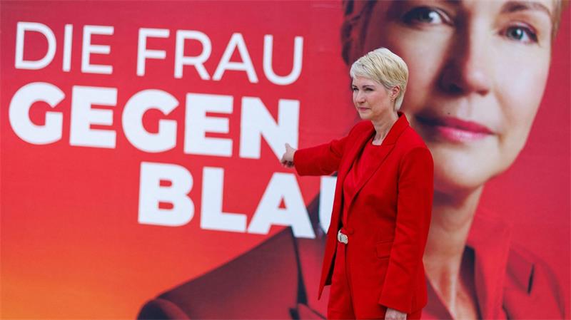 Schwesig präsentiert sich als Frau gegen Blau und kann gegen den Trend der SPD im Bund Stimmen sammeln. 