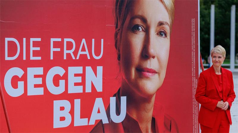 Die „Frau gegen Blau“ hofft auf Fortsetzung in Schwerin Schwesig präsentierte sich im Wahlkampf als Frau gegen Blau.