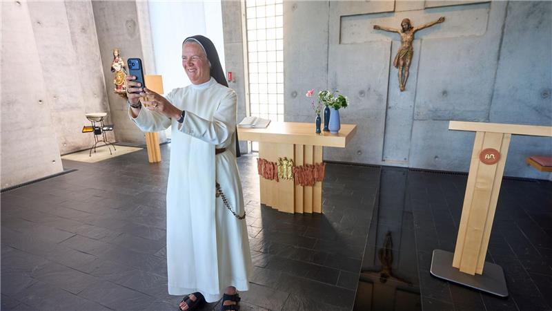 Schwester Ursula postet auch Videos auf Instagram. 