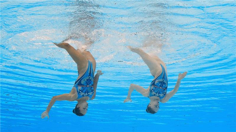 Schwimm-WM in Singapur: Klara Bleyer und Amelie Marianne Blumenthal Haz aus Deutschland in Aktion beim Synchronschwimmen.