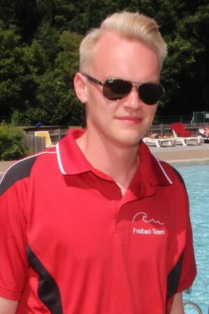 Fehlende Freibadgäste bereiten Sorgen Schwimmmeister Lennart Dienelt