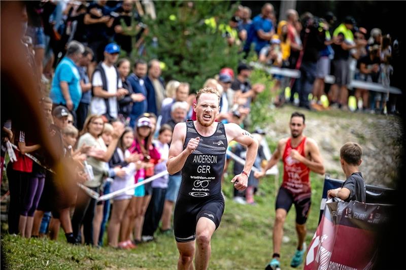 Spitzenplätze für Triathlet Anderson bei Cross-EM Scott Anderson aus Clausthal-Zellerfeld belegt bei der Cross-EM zunächst Platz 20 über die lange Distanz. Im Sprintrennen reicht es zu Rang elf. Foto: XTERRA/du Plessis