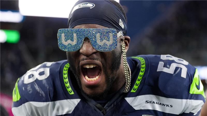 Seattle Seahawks Linebacker Derick Hall reagiert nach einem NFL-Footballspiel gegen die Indianapolis Colts.