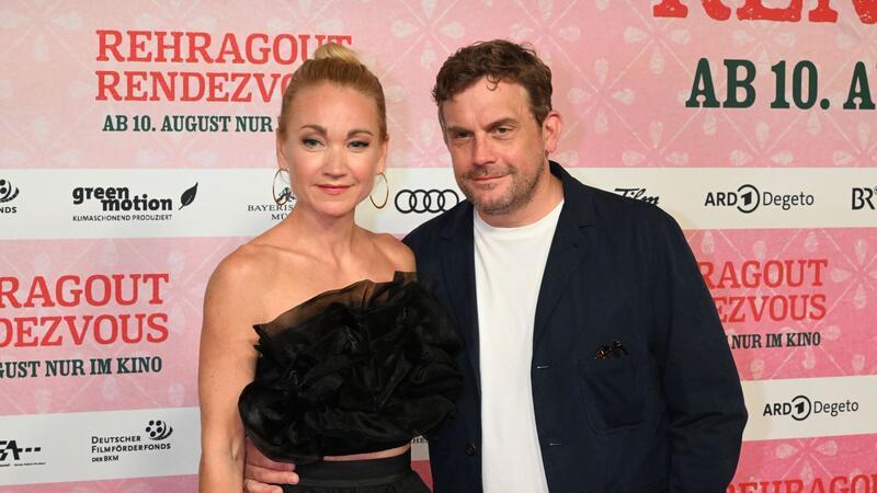 Weiterer Fall von Franz Eberhofer wird verfilmt Sebastian Bezzel und Lisa Maria Potthoff bei der Premiere von „Rehragout Rendezvous“ in München.